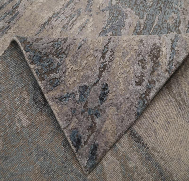 Indien Tapis indiens de laine bleu ivoire taupe motif 93291 en vente