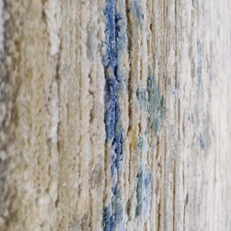 Noué à la main Tapis de laine bleu ivoire jaune motif indien 93274 en vente