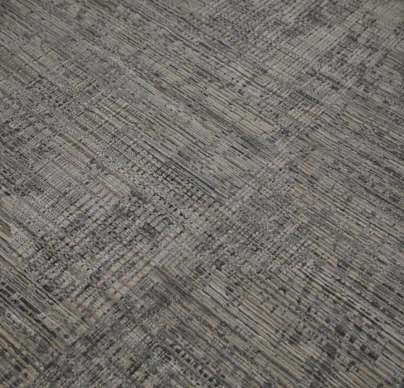 Moderne Tapis indiens de laine gris vert ivoire - 93278 en vente