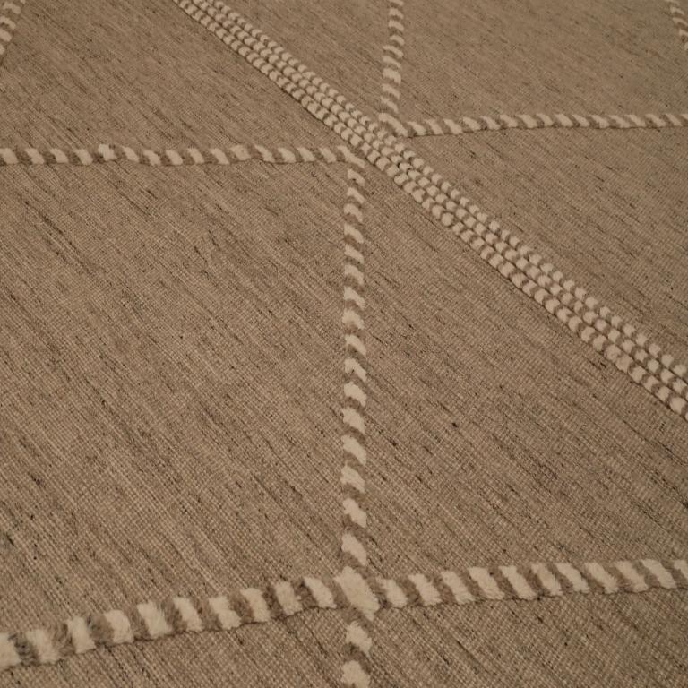 Hand-Knotted India India Area Rugs - Wool Ivory Taupe Design - 96619 For Sale