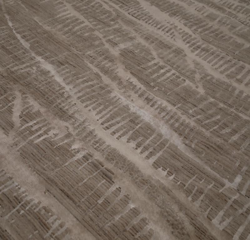 Organic Grain Modern Wool Area Rug
Skilled craftsmanship defines this wool area rug. Designed for modern living, it presents a unique abstract pattern. This piece serves as a foundational element, adaptable to various interior layouts. Its