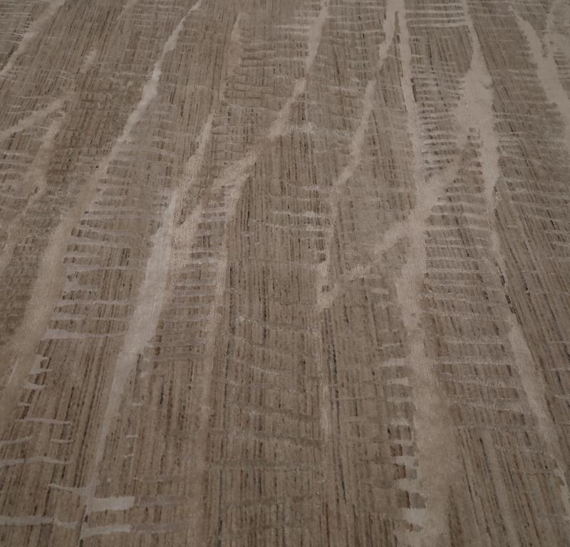 Hand-Knotted India India Over Size Rug - Wool Ivory Taupe Design - 99598 For Sale