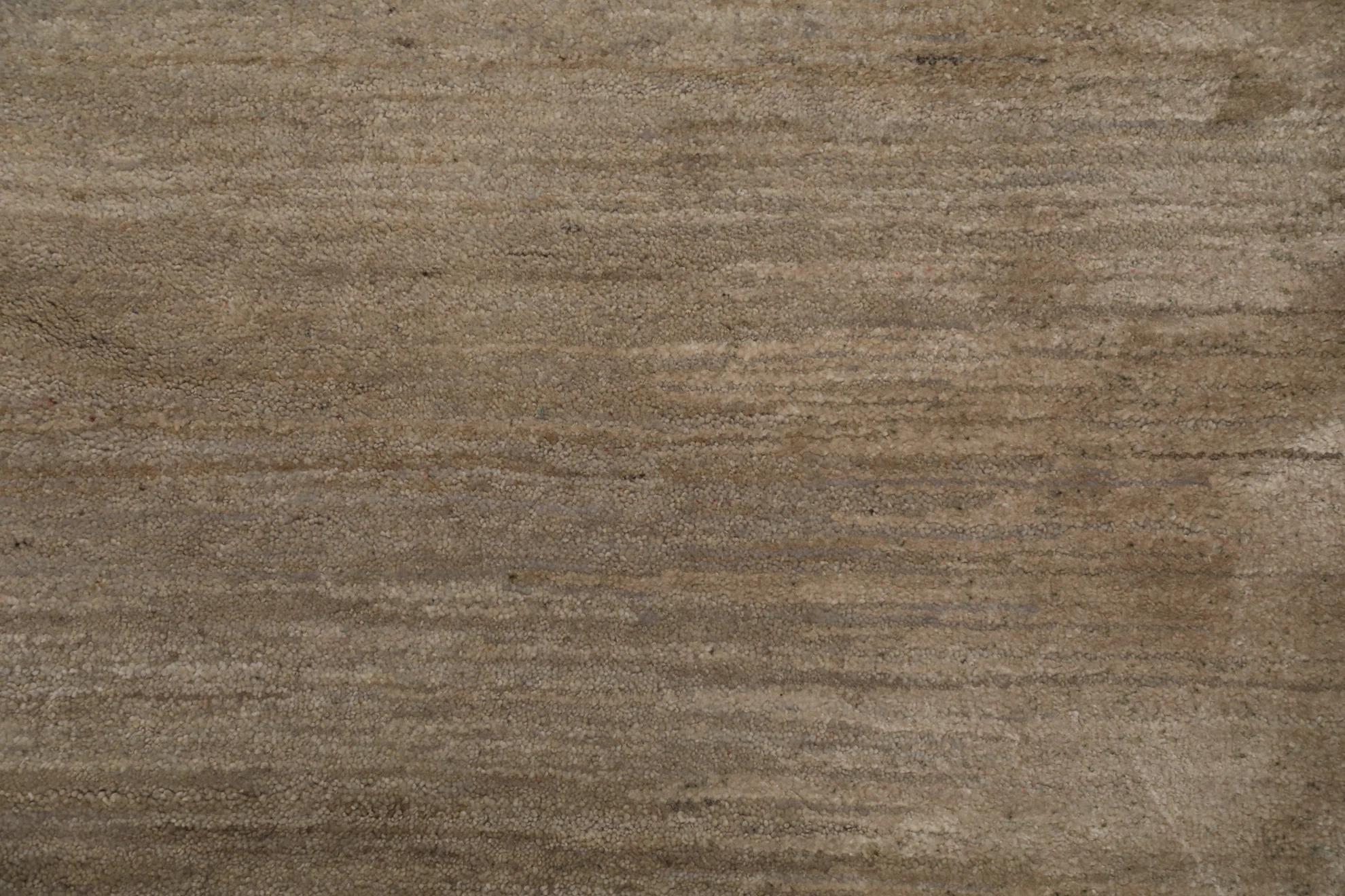 Moderne Tapis surdimensionné Inde - motif taupe en laine - 99634 en vente