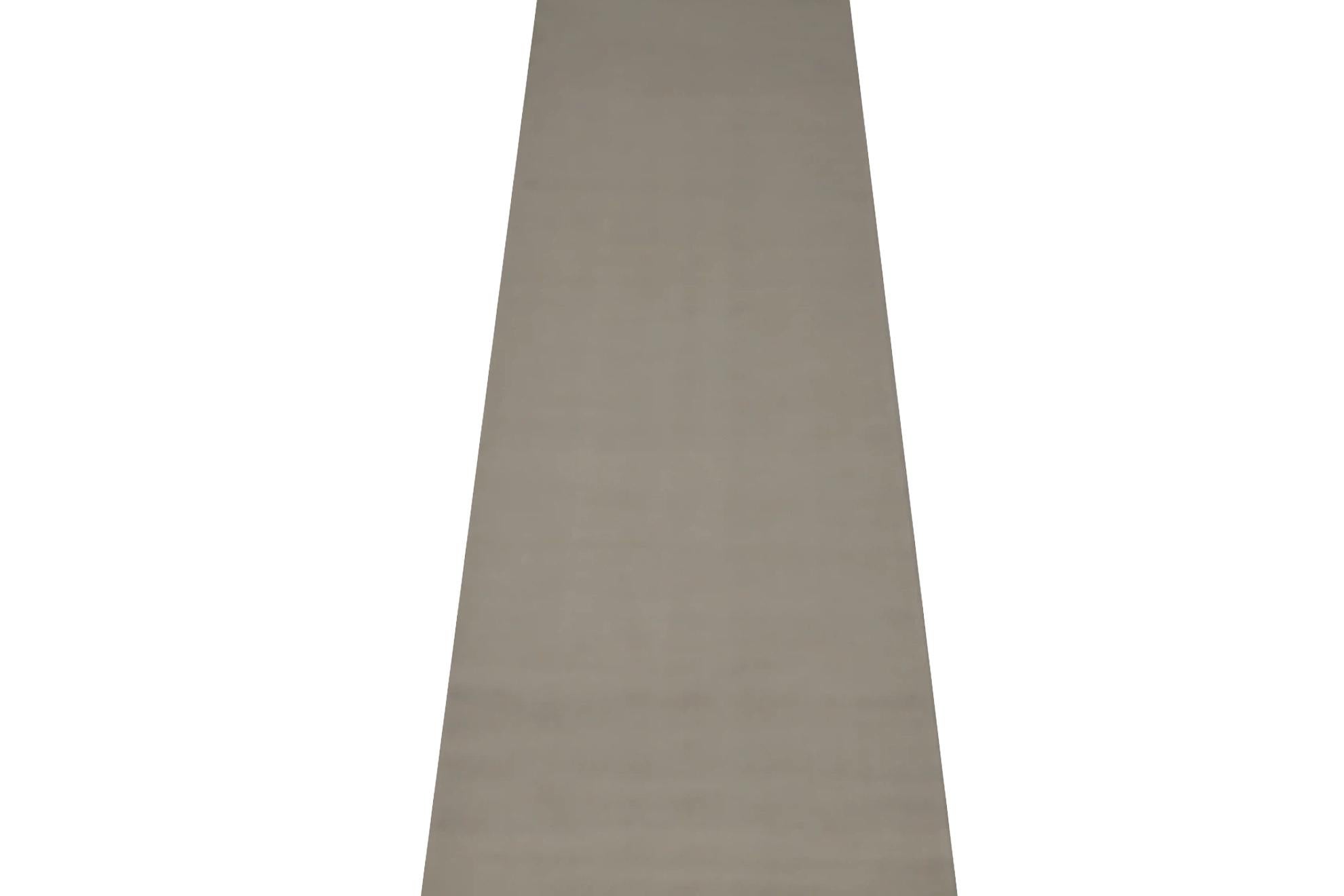 Découvrez l'élégance de l'Inde qui présente un tapis de course de Circa 1990. Conçu avec de la laine et de l'ivoire, ce design exclusif est parfait pour mettre en valeur votre espace.