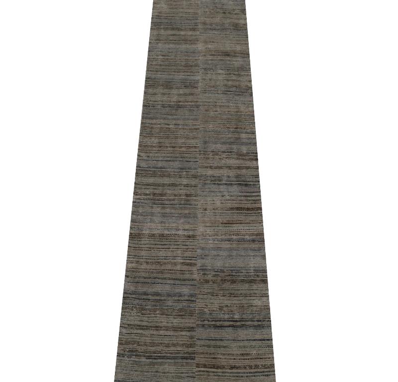Entdecken Sie die Eleganz von India India mit dem Läufer Circa 1990. Dieses exklusive Design aus Wolle und BlackBlueIvory ist perfekt, um Ihren Raum zu verschönern.