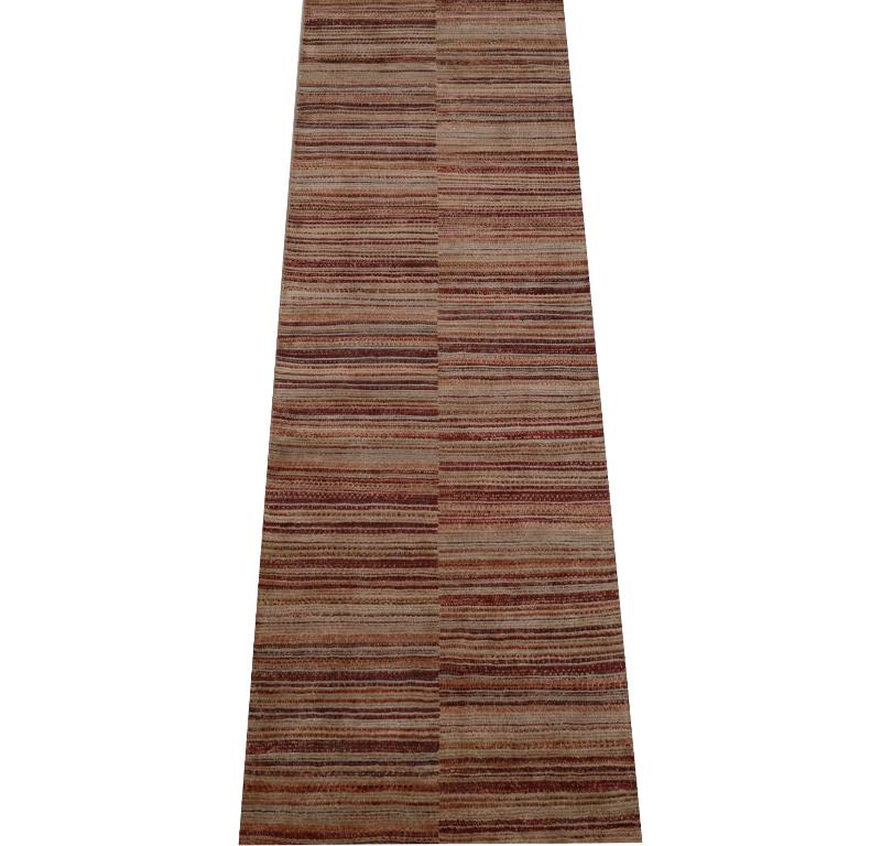 Descubre la elegancia de la Alfombra Corredera India Circa 1990. Diseñado con Lana y MarfilNaranjaRojo, este diseño exclusivo es perfecto para realzar tu espacio.
