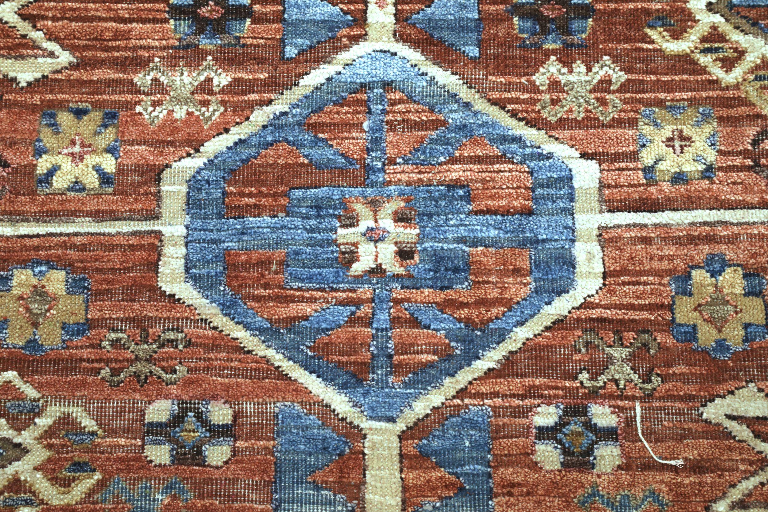 Kazak-Teppiche aus Wolle in Indien in Blau, Elfenbein und Rot mit Design - 94152 (Moderne) im Angebot