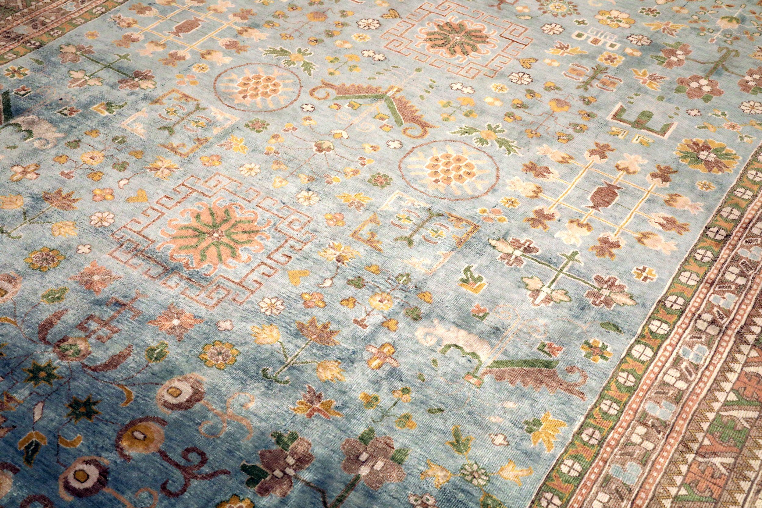 Khotan-Teppiche aus Indien - Wolle in Blau mit Muster - 94115 (Moderne) im Angebot