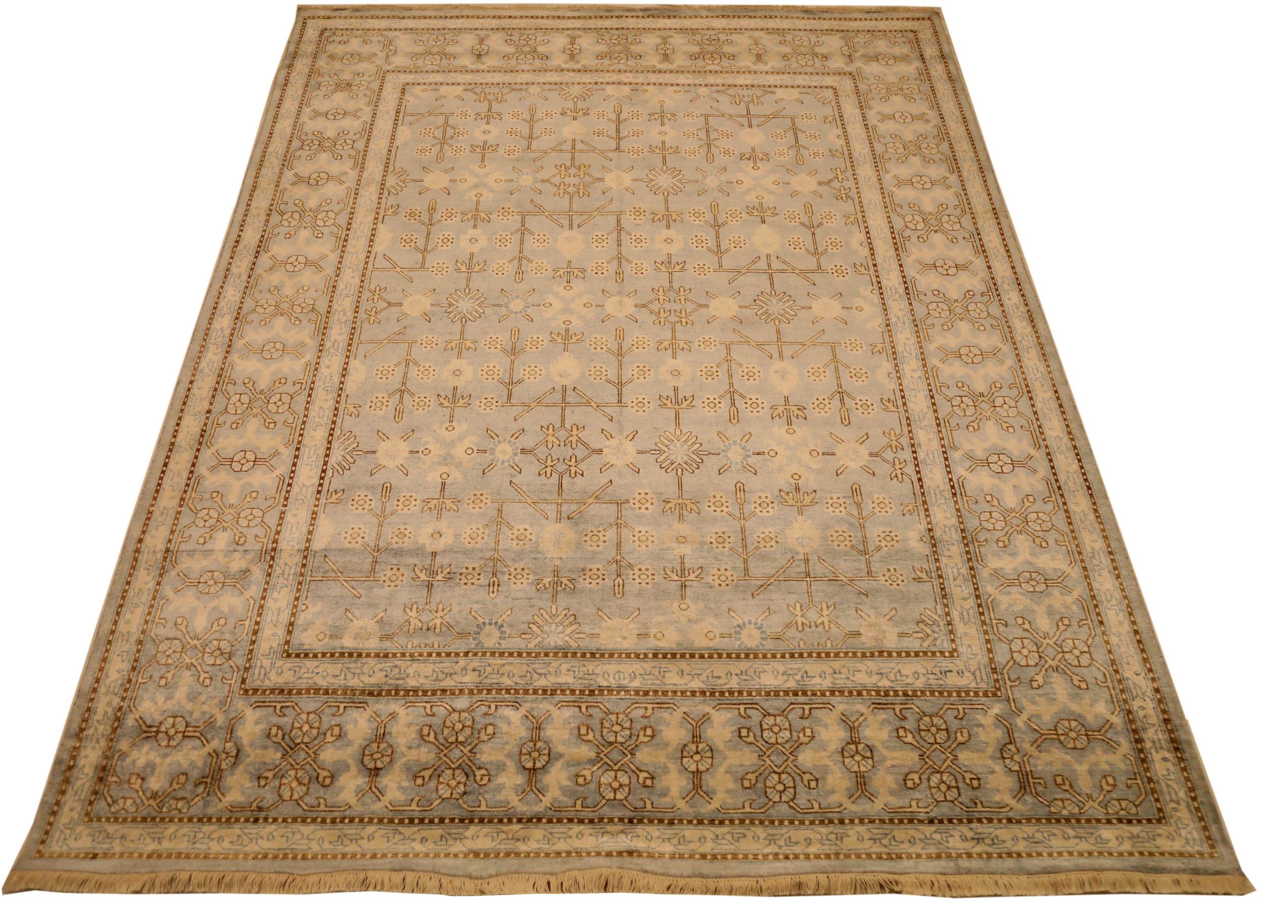 Découvrez l'élégance des tapis de l'Inde Khotan, datant de 1990. Conçu avec de la laine et du Design/One, ce design exclusif est parfait pour mettre en valeur votre espace.