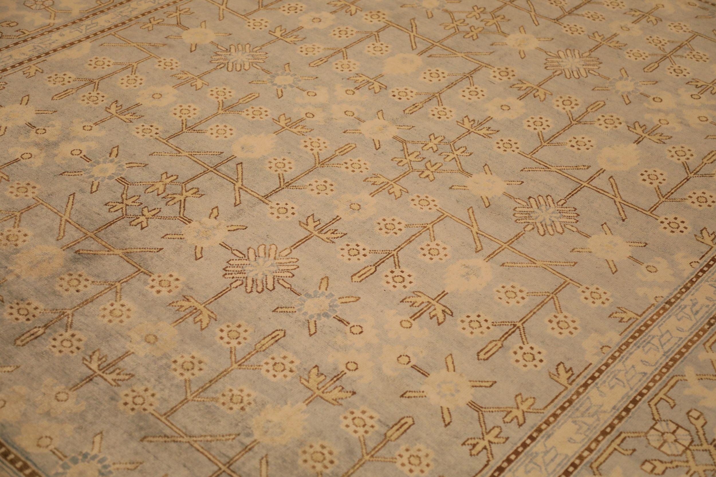 Moderne Tapis Khotan en laine bleu ivoire - 93847 en vente