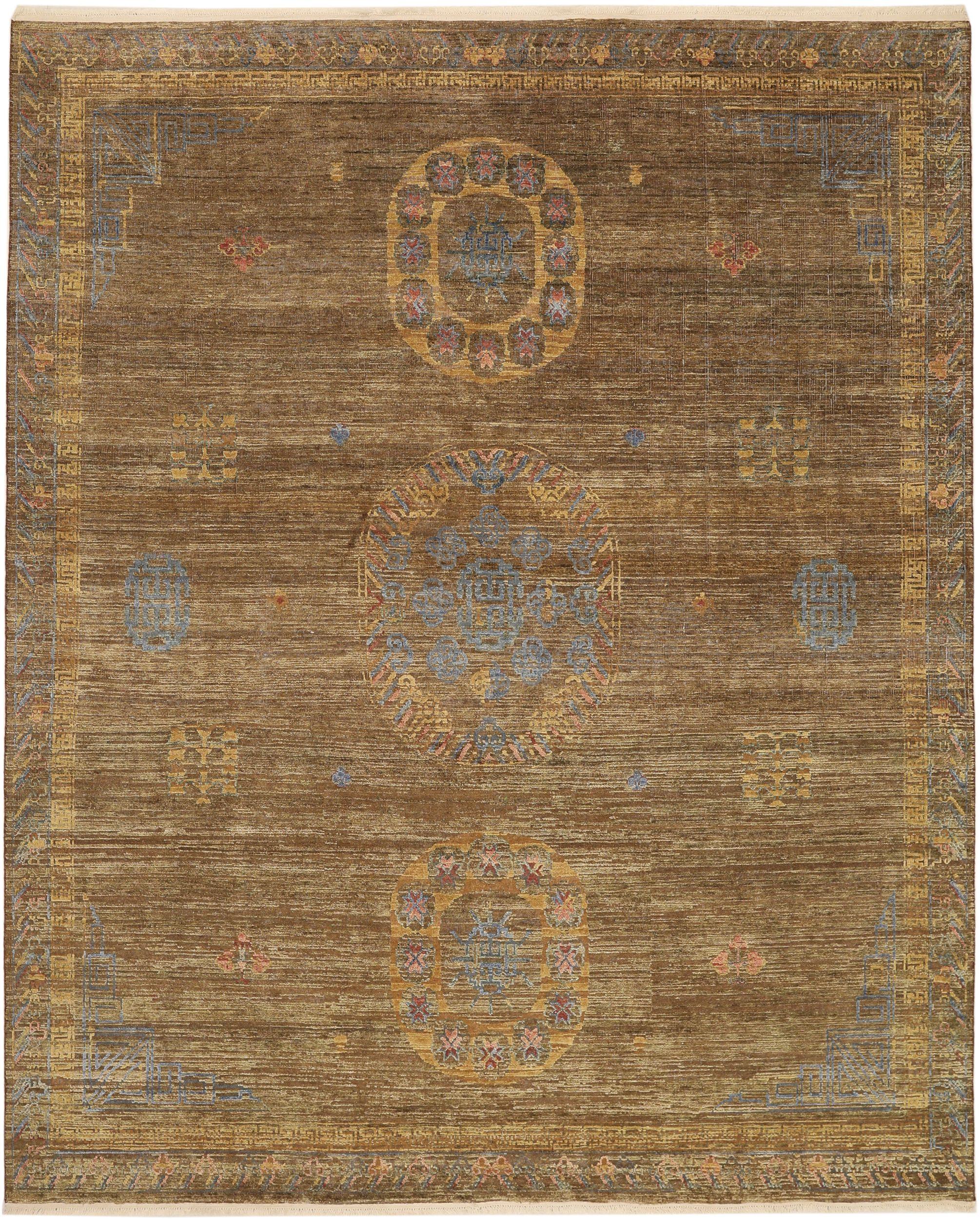Entdecken Sie die Eleganz der indischen Khotan-Teppiche aus der Zeit um 1990. Dieses exklusive Design aus Wolle und Braun ist perfekt, um Ihren Raum zu verschönern.