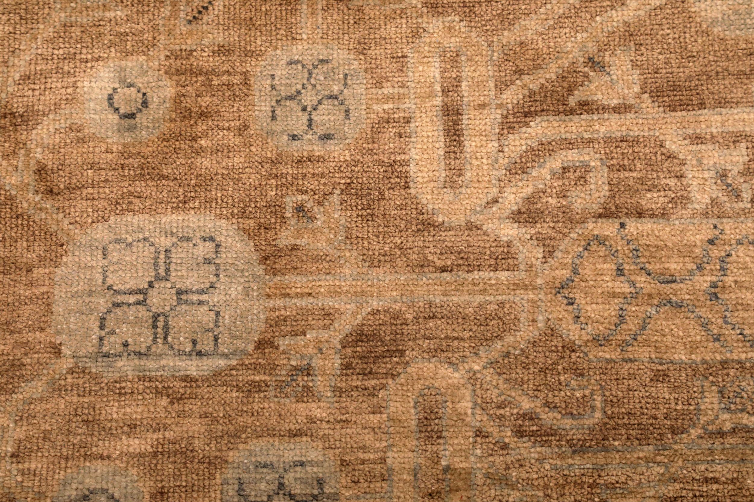 Tapis de zone India Khotan - Laine Brown Design/One - 94098 Excellent état - En vente à Dallas, TX