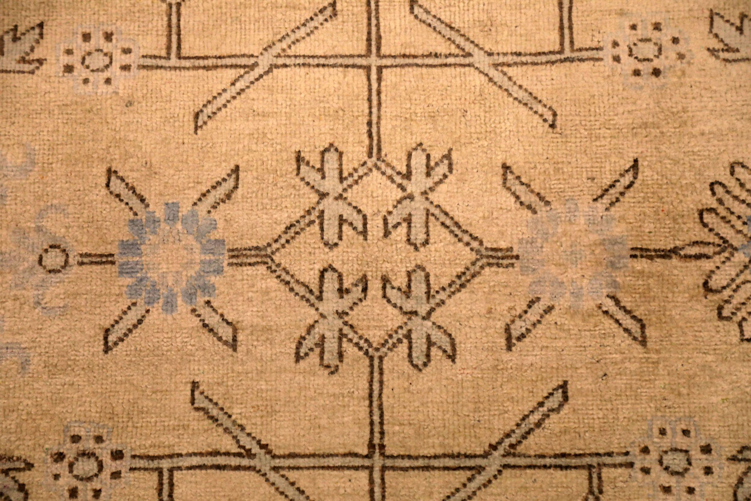 Tapis Khotan en laine ivoire et jaune, Inde - 93852 Excellent état - En vente à Dallas, TX