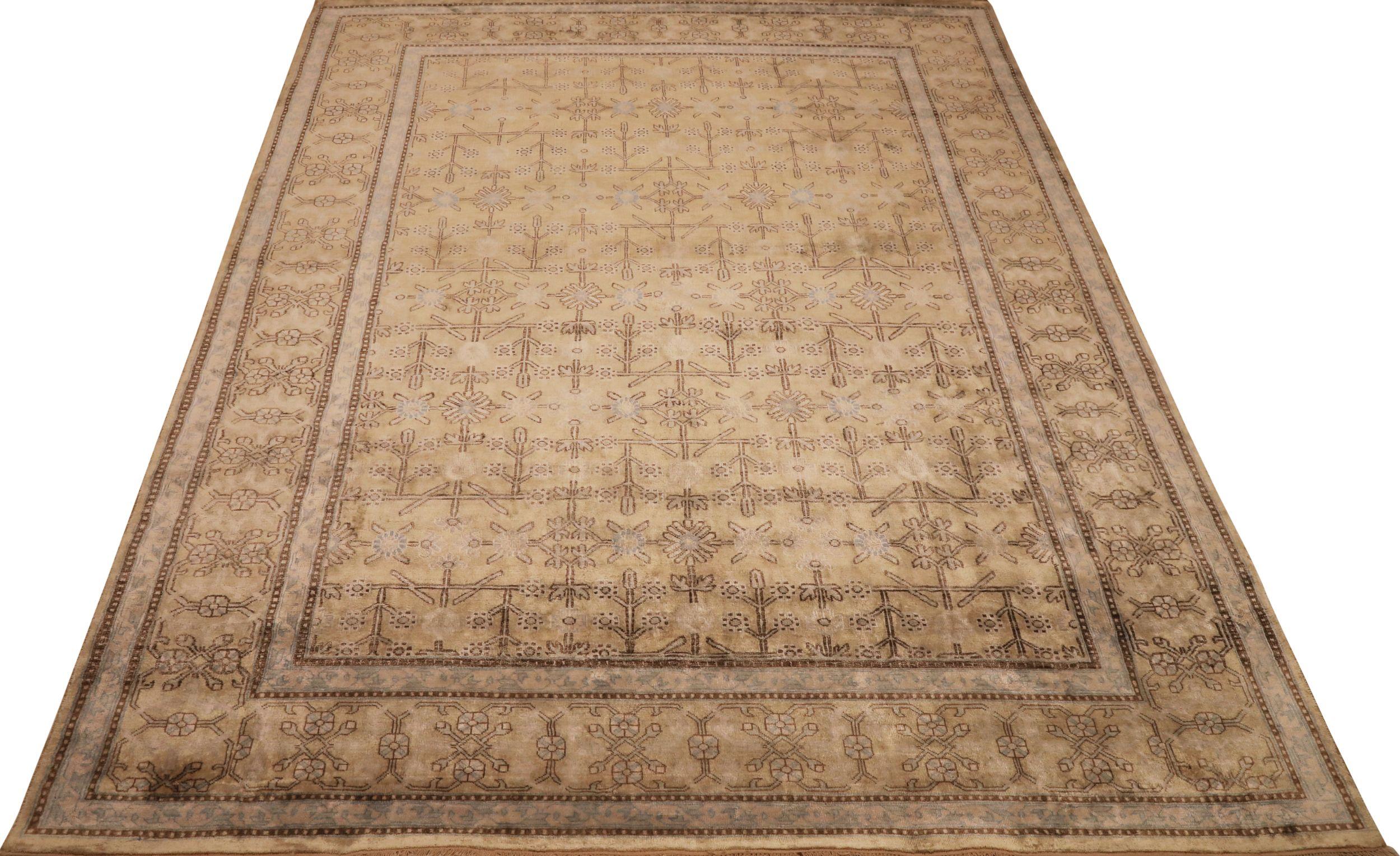 Découvrez l'élégance des tapis de l'Inde Khotan, datant de 1990. Conçu avec de la laine et du Design/One, ce design exclusif est parfait pour mettre en valeur votre espace.