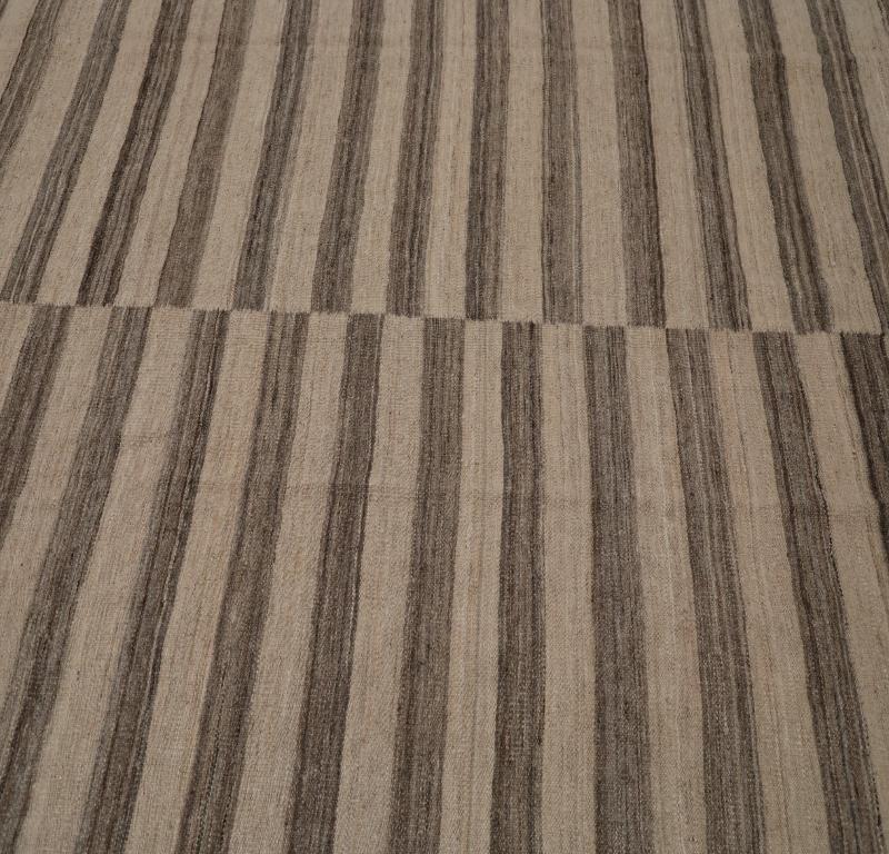 Indien Kilim Kleiner Teppich CIRCA 1990 - Wolle Braun Elfenbein Design - 99535 (Kelim) im Angebot