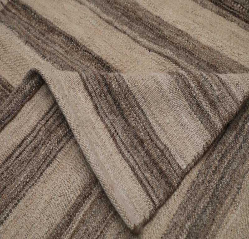 Indien Kilim Small Rug CIRCA 1990 - Wolle Braun Elfenbein Design - 99539 (Kelim) im Angebot