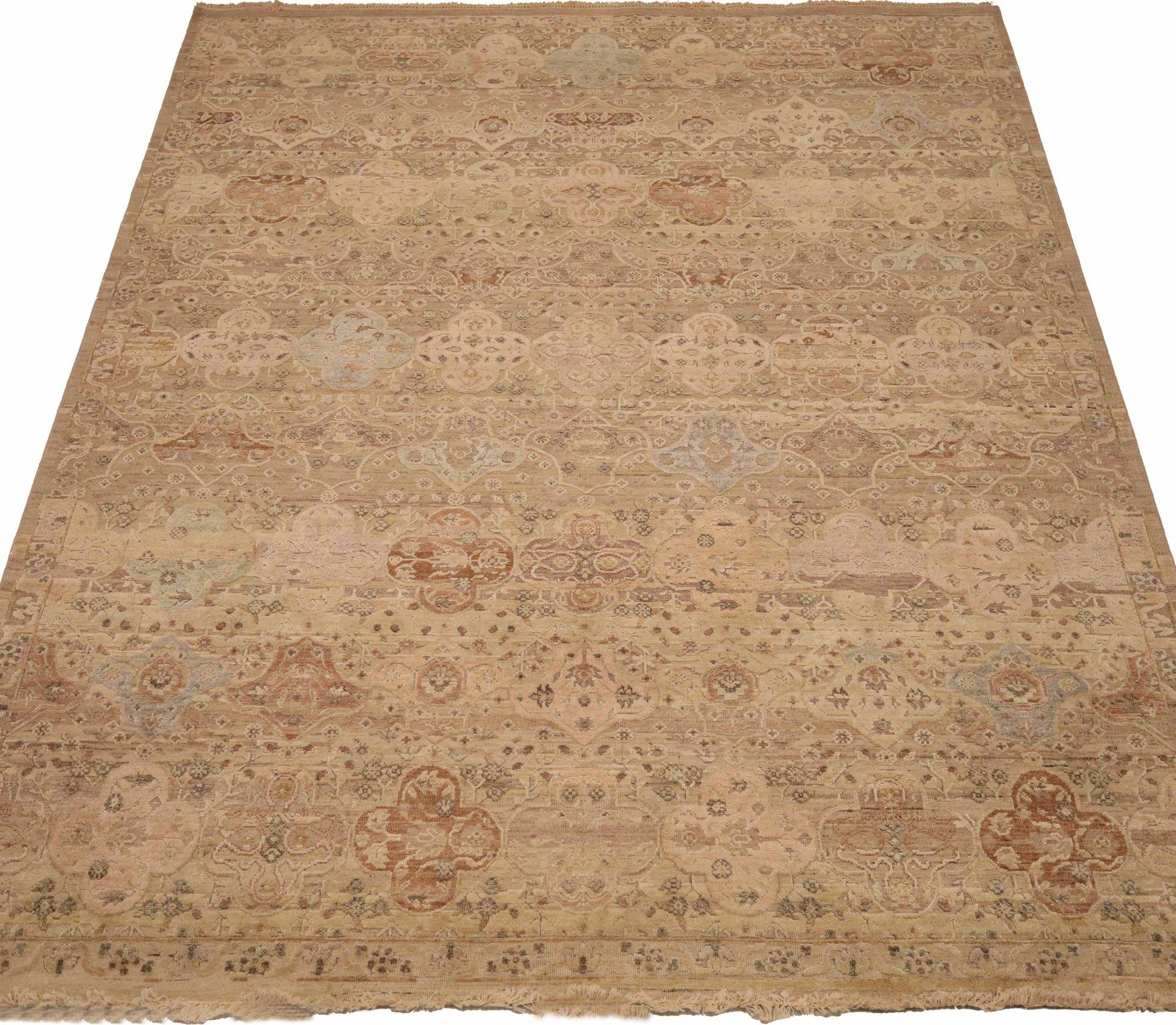 Entdecken Sie die Eleganz von India Mahal mit Teppichen von Circa 1990. Dieses exklusive Design aus Wolle und IvoryTaupe ist perfekt, um Ihren Raum zu verschönern.