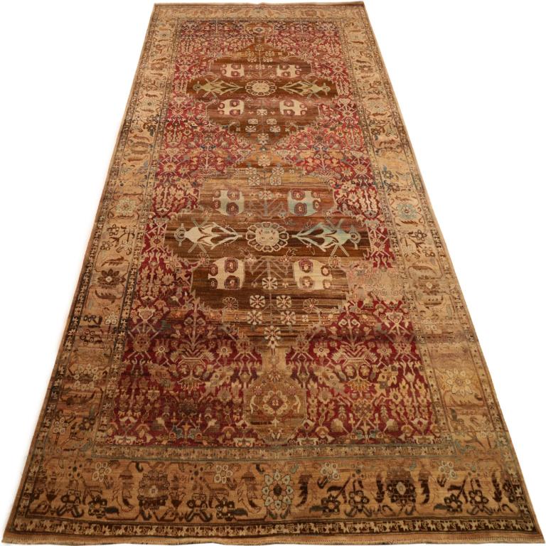 A Woven History, Reimagined: The Modern Persian Malayer Style Runner
This magnificent runner rug is a masterpiece of contemporary design, a piece that beautifully honors the rich heritage of Persian Malayer weaving. It takes a classic, intricate