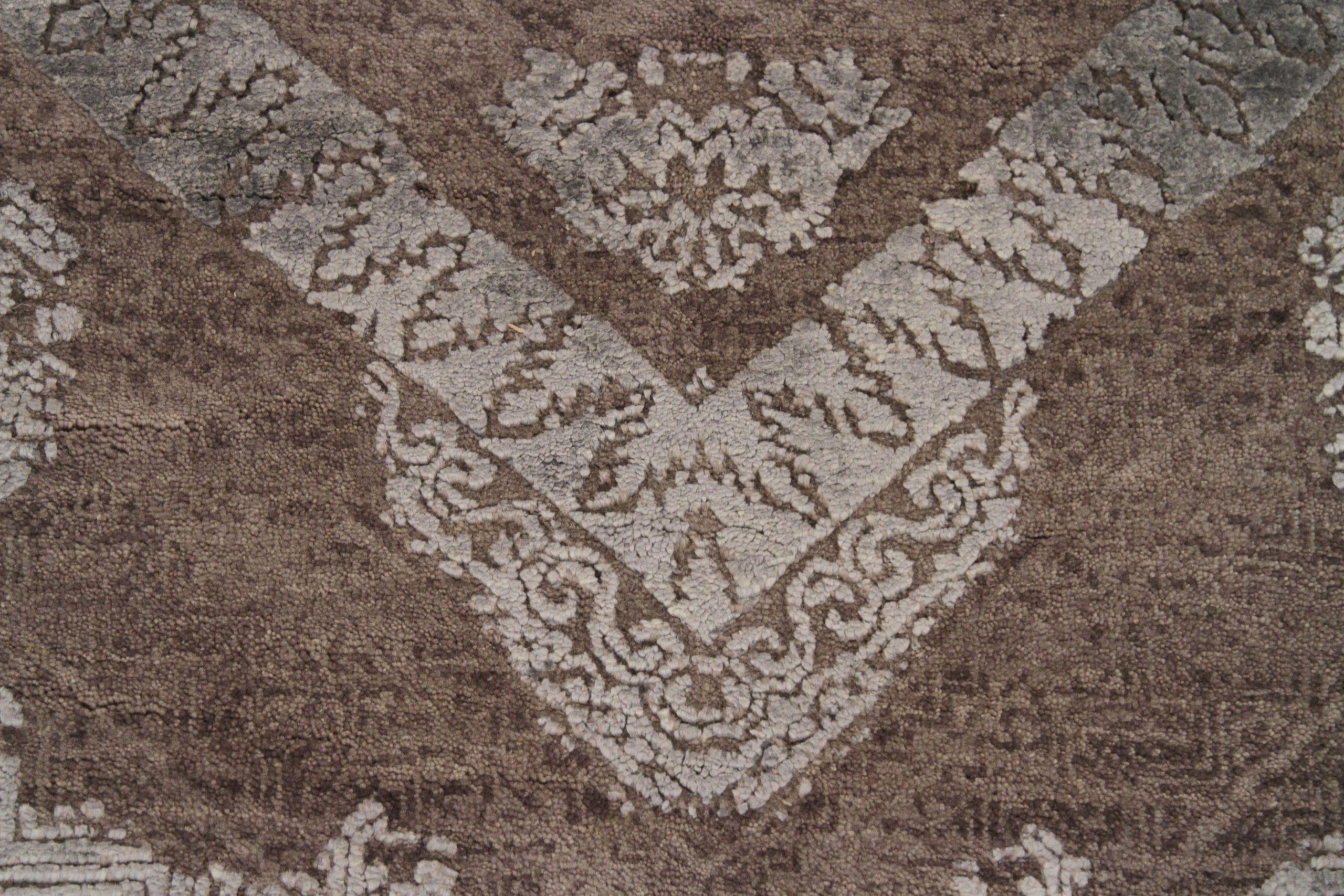 Indian India Manhattan Area Rugs - Wool Brown Ivory Design - 88935 For Sale