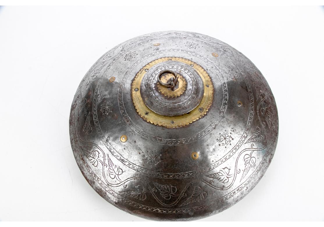 India Metal Flat Lidded Opium Carrier en vente 3