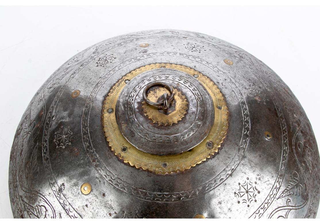Anglo Raj India Metal Flat Lidded Opium Carrier en vente