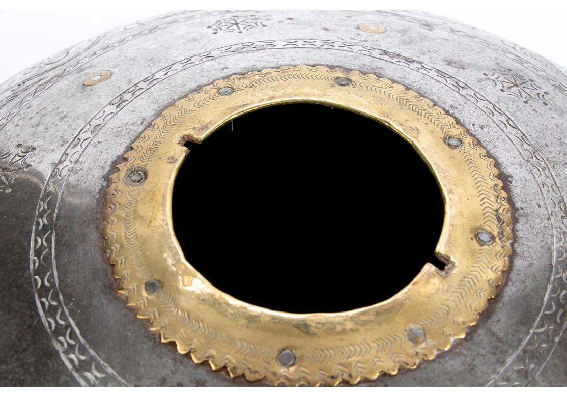 20ième siècle India Metal Flat Lidded Opium Carrier en vente