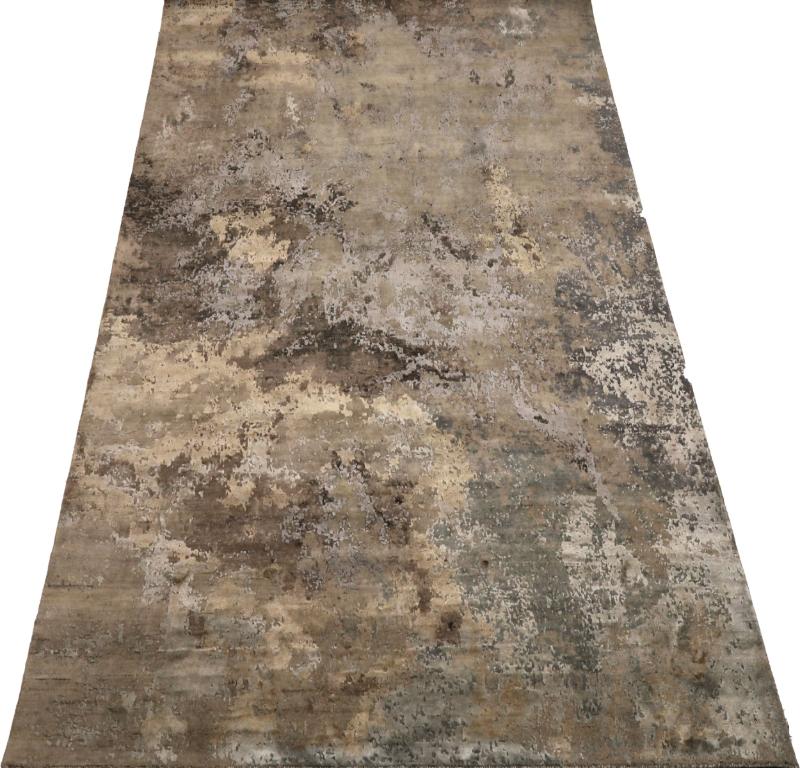 Entdecken Sie die Eleganz von India Modern mit Teppichen von Circa 1990. Dieses exklusive Design aus Wolle und Seide in Braun-Elfenbein-Taupe eignet sich perfekt, um Ihren Raum zu verschönern.