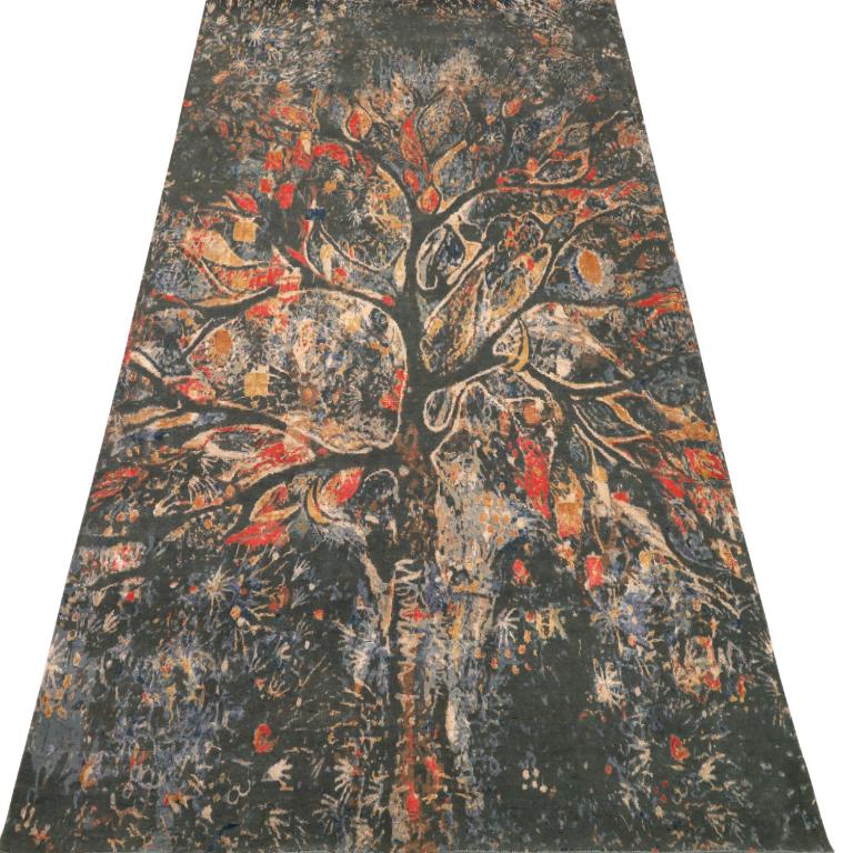 Scopri l'eleganza dell'India Modern con i tappeti CIRCA del 1990. Progettato con lana e nero-grigio-avorio-rosso, questo design esclusivo è perfetto per valorizzare il tuo spazio.