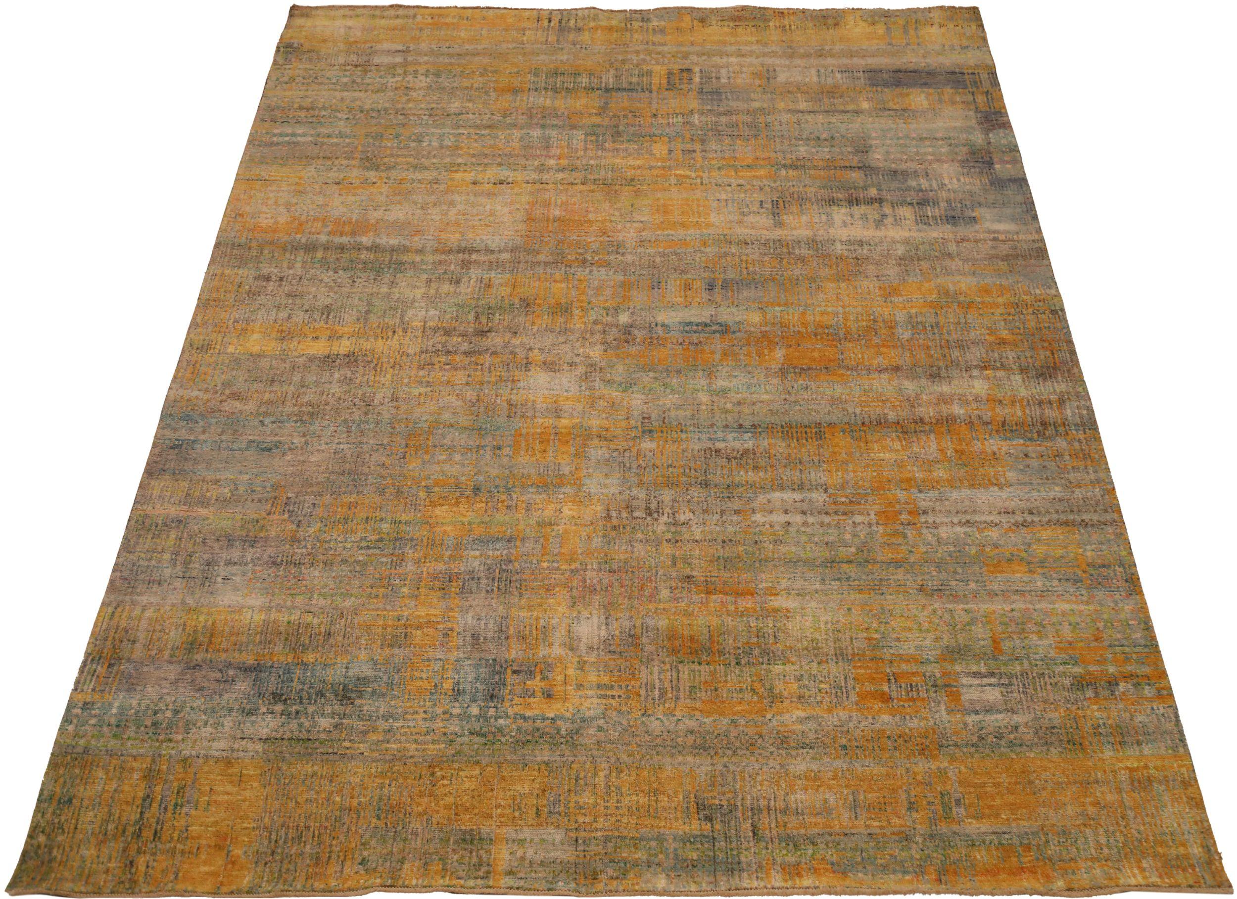 Découvrez l'élégance de l'Inde moderne avec les tapis de zone de Circa 1990. Conçu avec de la laine et du bleu-vert-orange-jaune, ce design exclusif est parfait pour mettre en valeur votre espace.