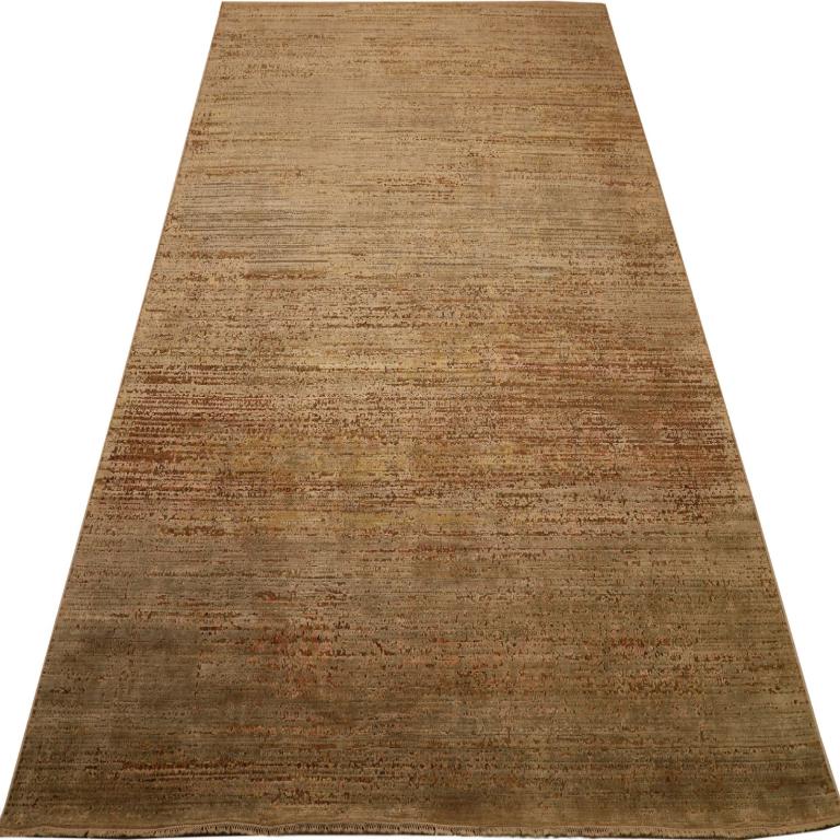 Entdecken Sie die Eleganz von India Modern mit Teppichen von Circa 1990. Dieses exklusive Design aus Wolle und Braun-Elfenbein-Gelb ist perfekt, um Ihren Raum zu verschönern.