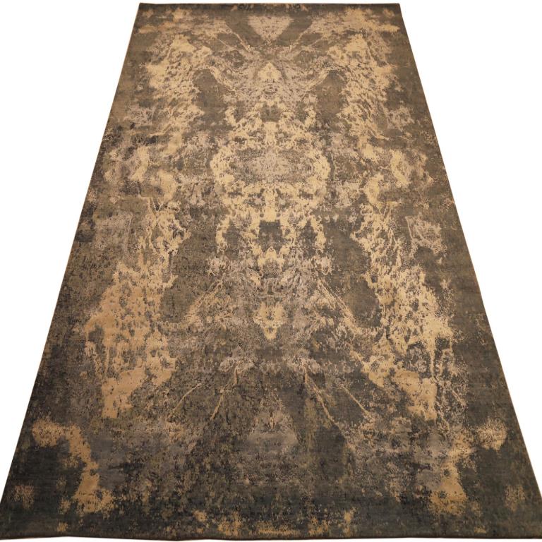 A Study in Color: The Artistic Palette of a Modern Abstract Rug
This magnificent area rug is a masterpiece of contemporary color theory, a bold and artistic statement designed to be the vibrant soul of a modern interior. It features a stunning