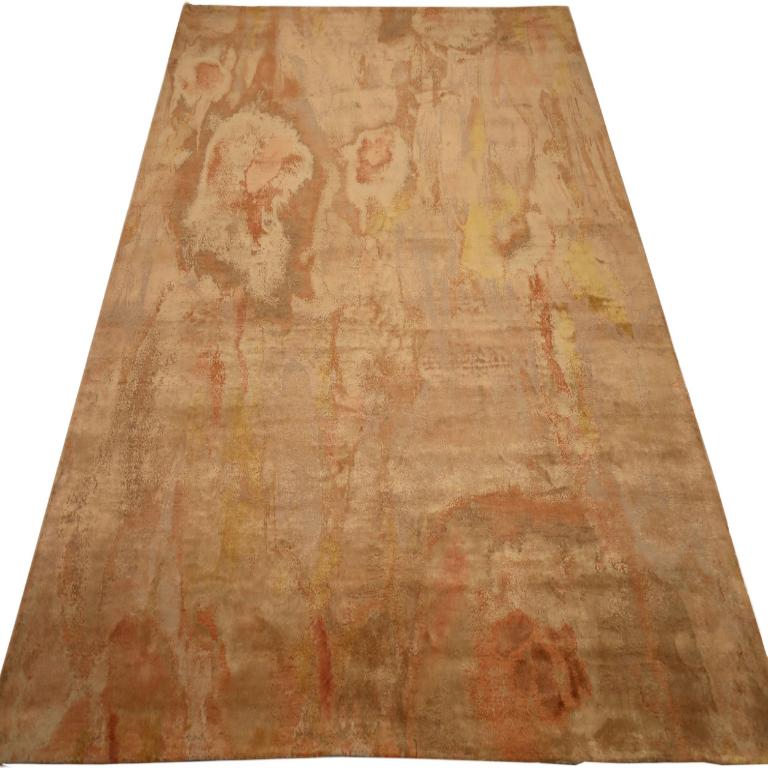Descubre la elegancia de la India Moderna con las alfombras Circa 1990. Diseñado con lana y amarillo rosa marfil, este diseño exclusivo es perfecto para realzar tu espacio.