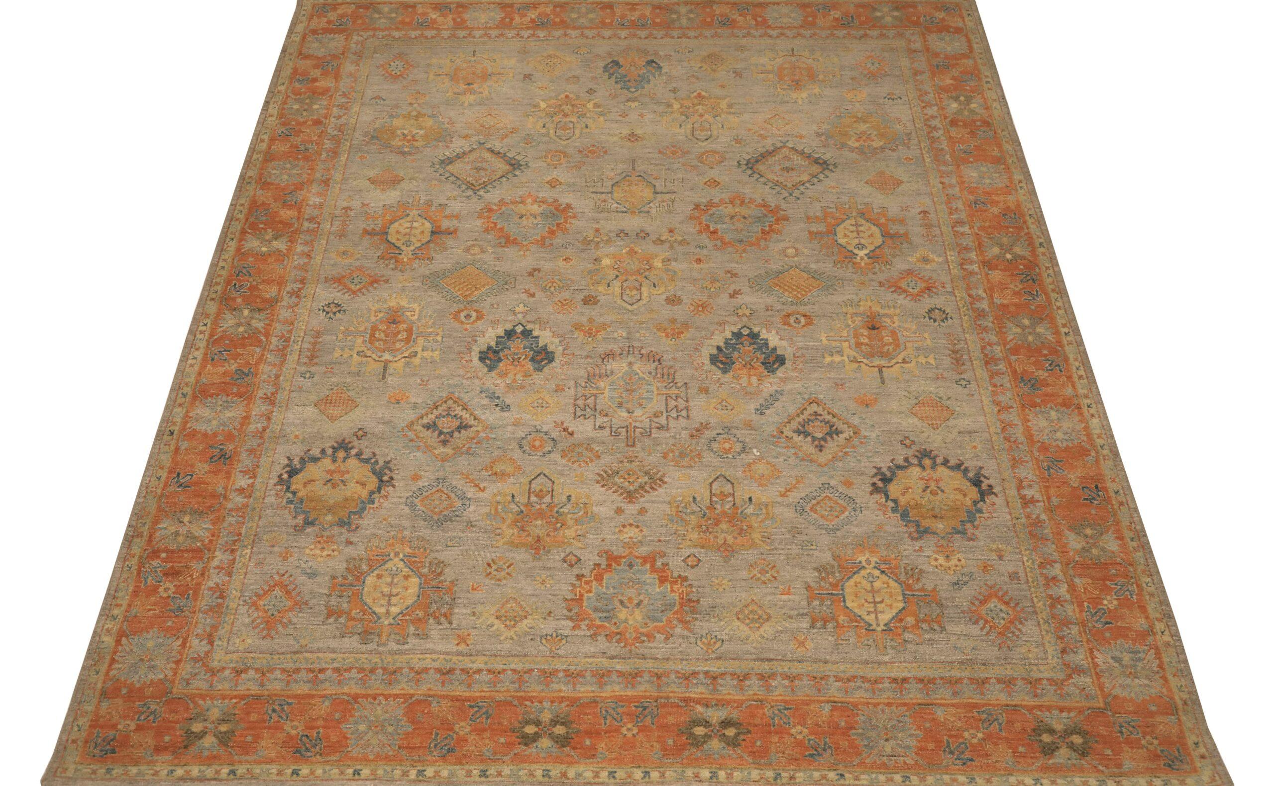 Découvrez l'élégance de l'Inde moderne avec les tapis de zone de Circa 1990. Conçu avec de la laine et du jaune OrangeTaupe, ce design exclusif est parfait pour mettre en valeur votre espace.