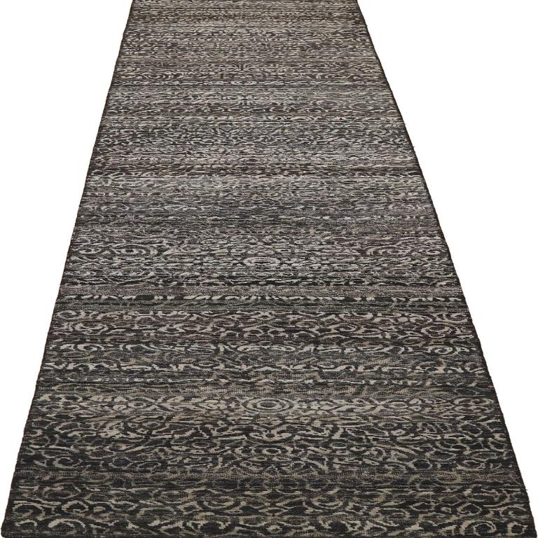 Entdecken Sie die Eleganz von India Modern mit dem Läufer Circa 1990. Dieses exklusive Design aus Wolle und Braun-Elfenbein ist perfekt, um Ihren Raum zu verschönern.