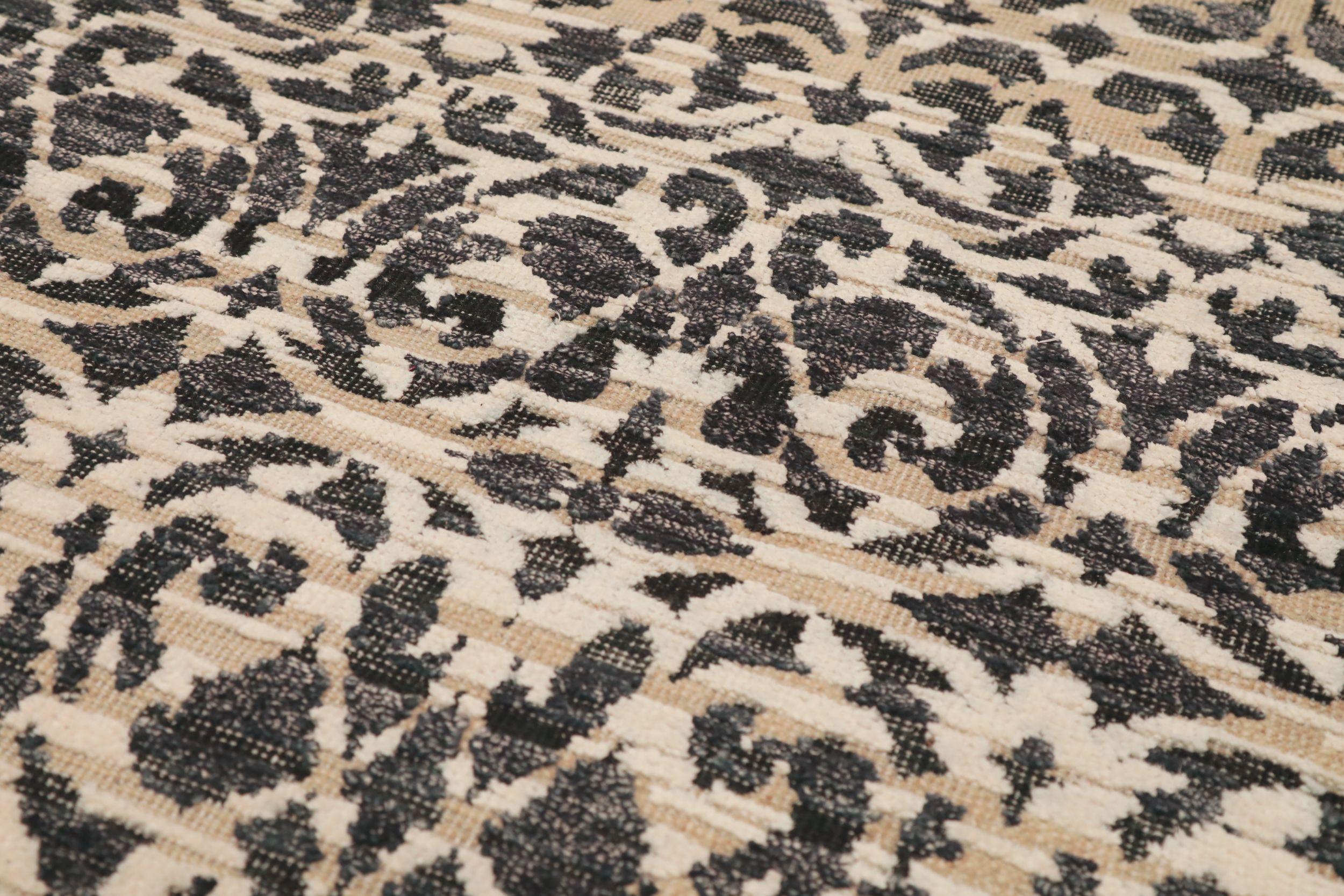 Entdecken Sie die Eleganz von India Modern mit dem Läufer Circa 1990. Dieses exklusive Design aus Wolle und Braun-Elfenbein ist perfekt, um Ihren Raum zu verschönern.