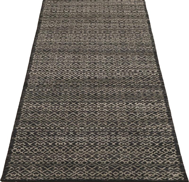 Découvrez l'élégance de l'Inde moderne avec le tapis de course de Circa 1990. Conçu avec de la laine et du Design/One, ce design exclusif est parfait pour mettre en valeur votre espace.
