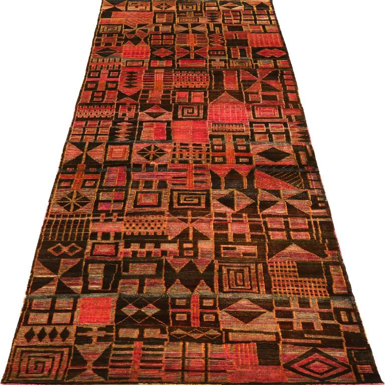 The Artistry of a Modern Tribal Wool Runner
Well, this is a rug that truly gives a home soul, a piece of art that you will enjoy seeing every single day. It is a stunning Runner Rug that masterfully blends the ancient, symbolic language of tribal
