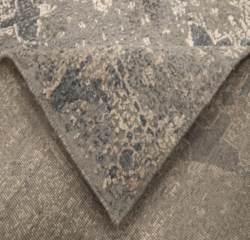 Moderner indischer Läufer aus Wolle - grau- elfenbeinfarbenes Design - 94274 (Handgeknüpft) im Angebot