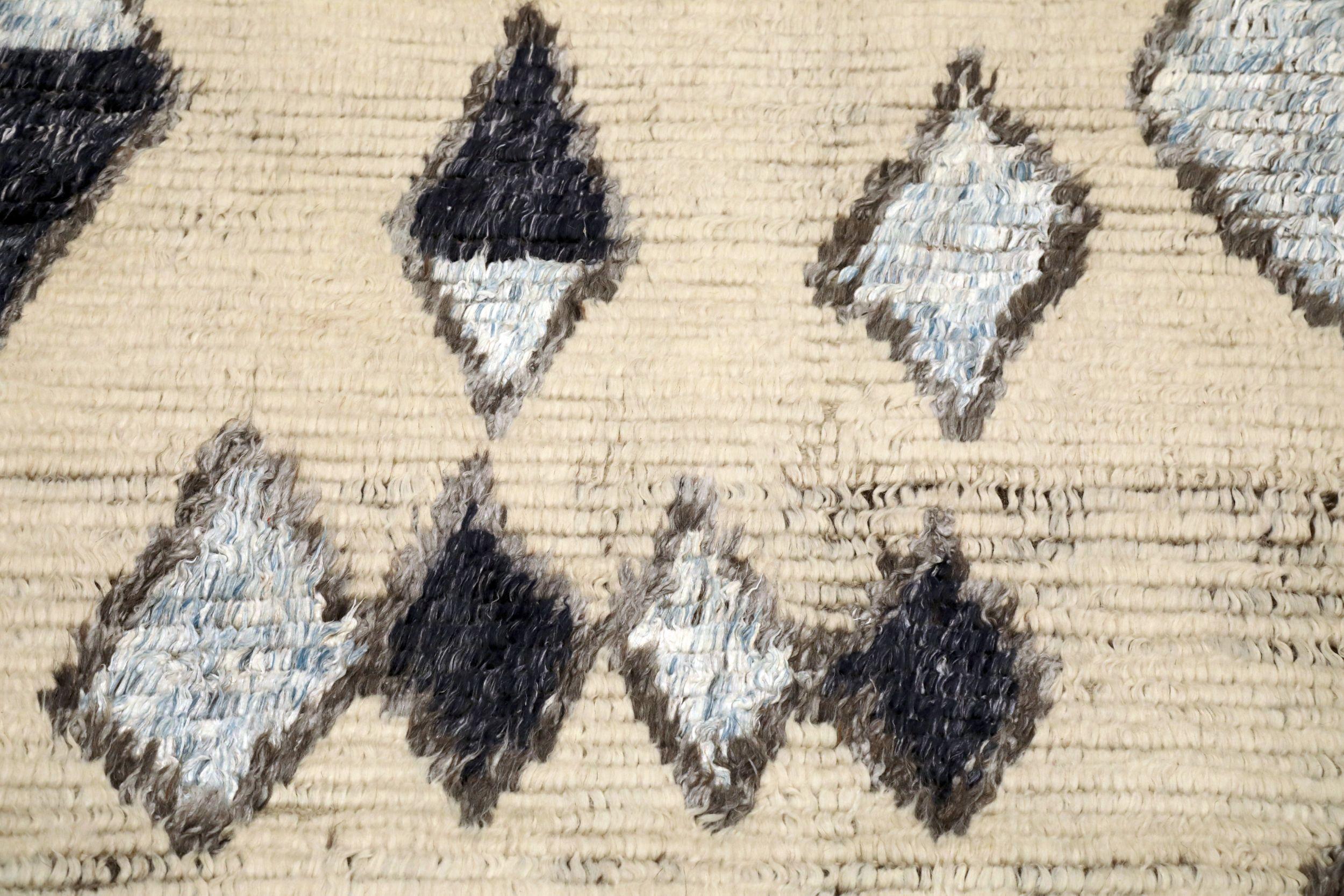 Hand-Knotted India Moroccan Area Rugs - Wool Black Ivory Design - 94509 For Sale