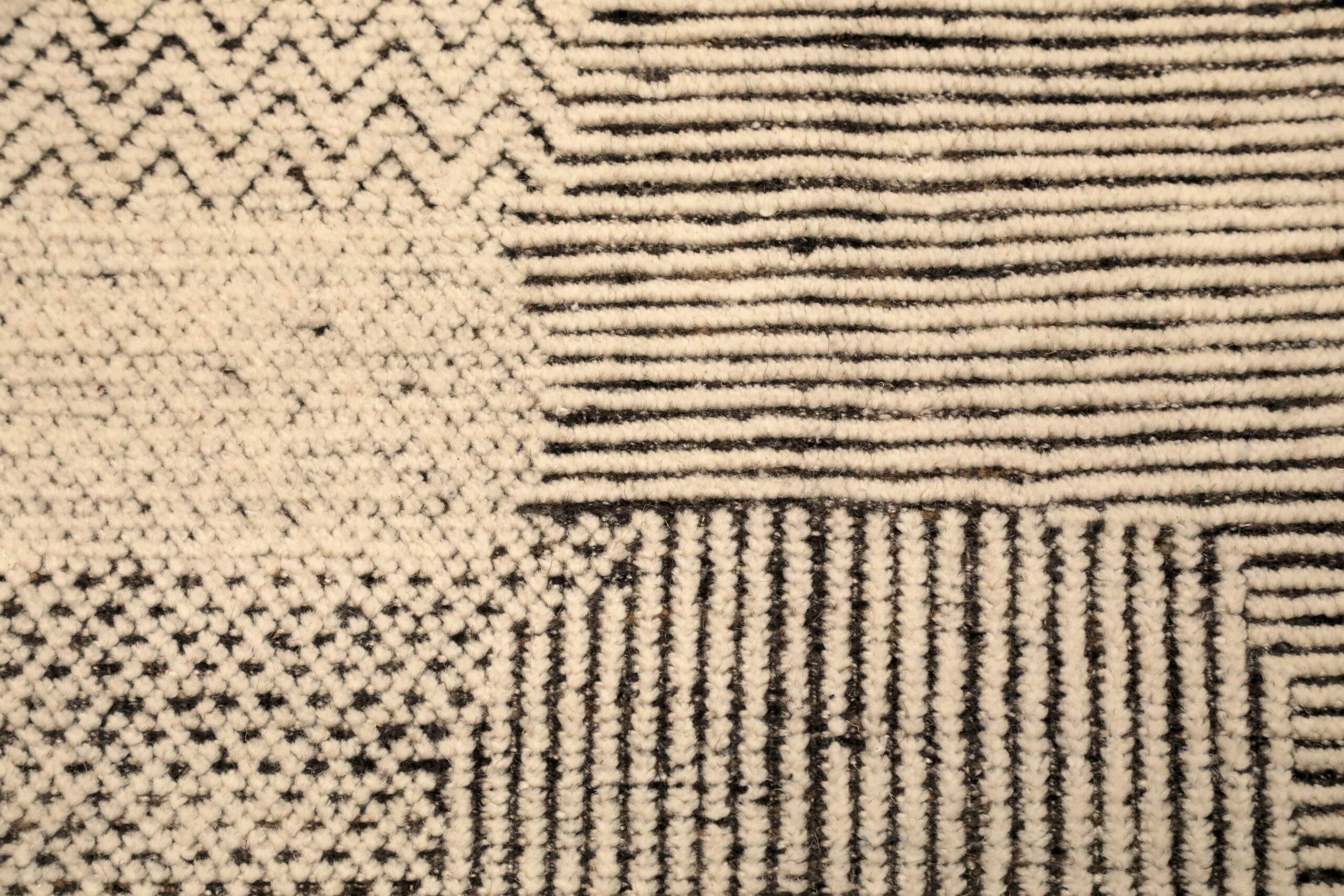 Tappeti India Moroccan Area Rugs - Lana Marrone Avorio Design - 96550 In condizioni ottime in vendita a Dallas, TX