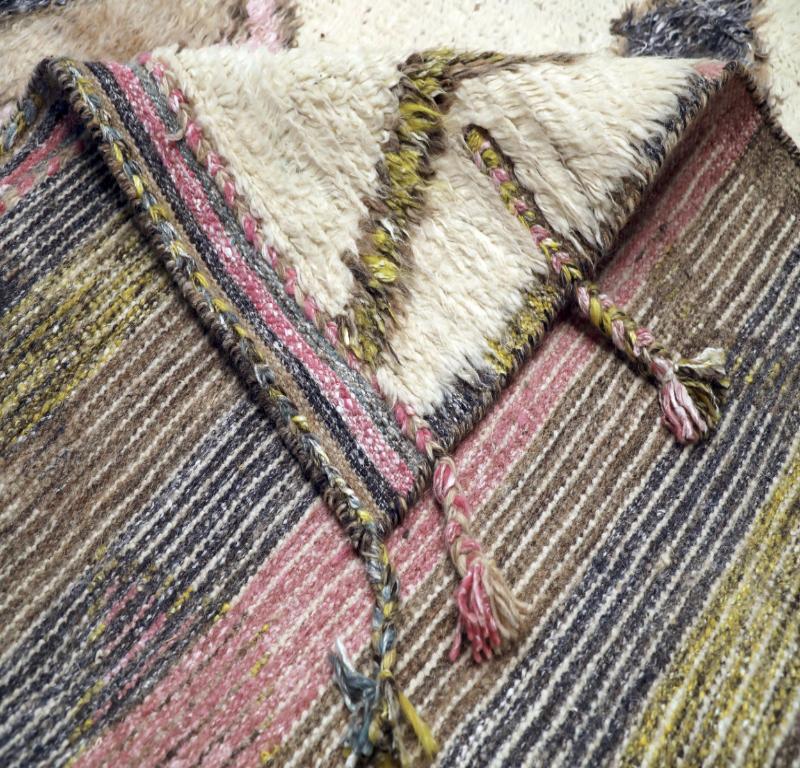 Indien Tapis marocains indiens - motif vert laine ivoire rose - 94495 en vente