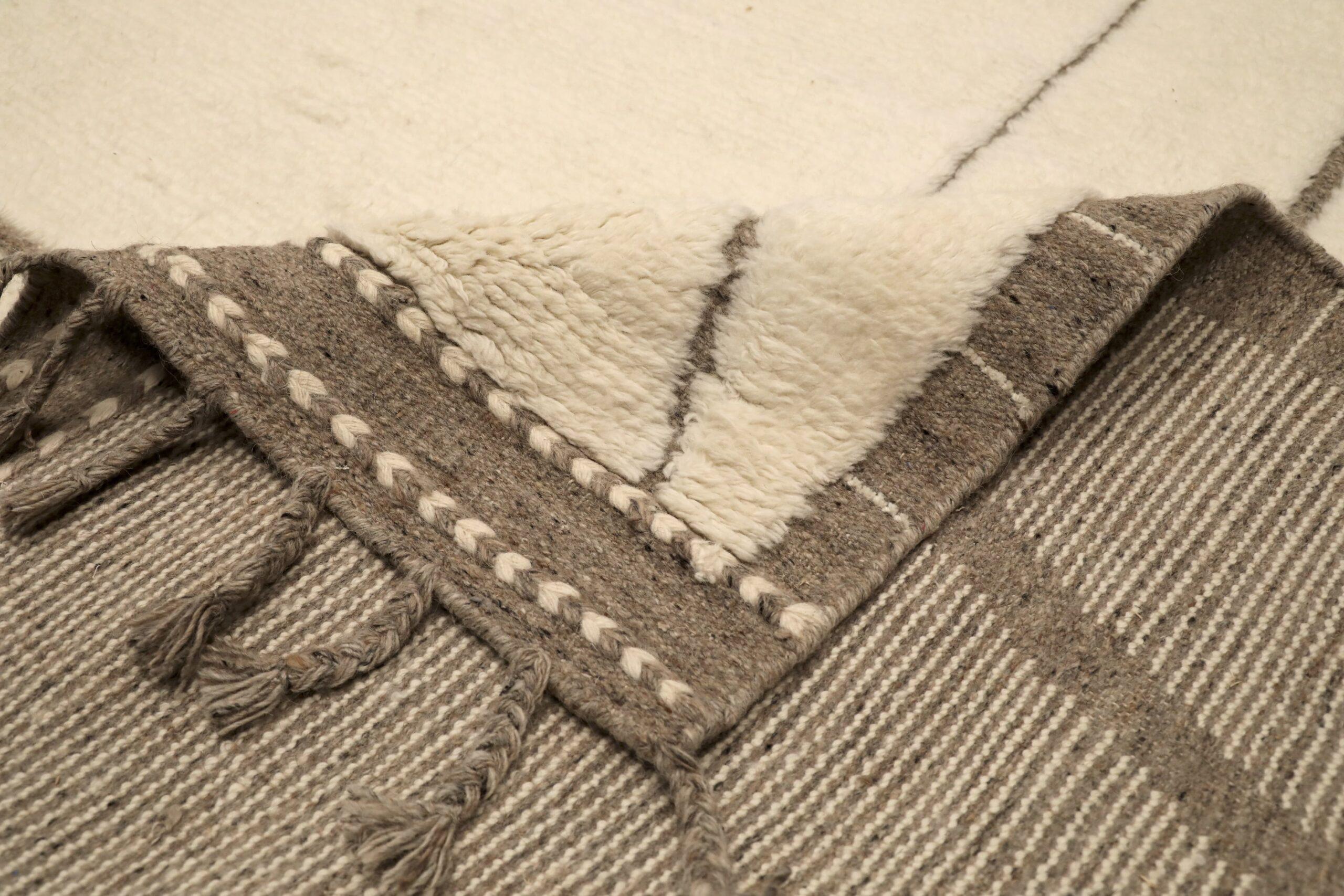Marokkanische Teppiche aus Indien – Wolle in elfenbeinfarbenem Design – 96533 (Indisch) im Angebot
