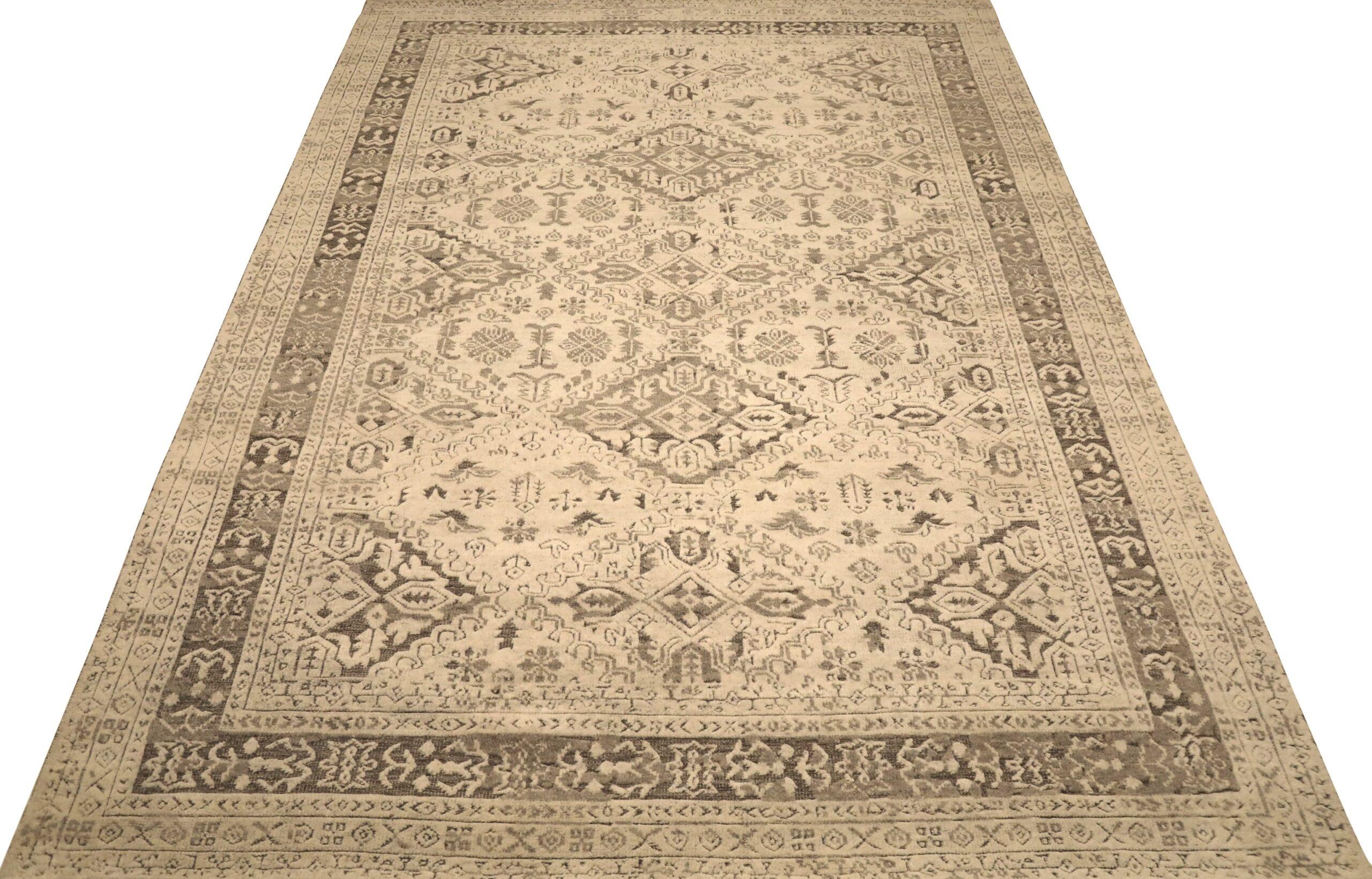 Scopri l'eleganza dei tappeti marocchini dell'India con caratteristiche CIRCA del 1990. Progettato con lana e avorio, questo design esclusivo è perfetto per valorizzare il tuo spazio.