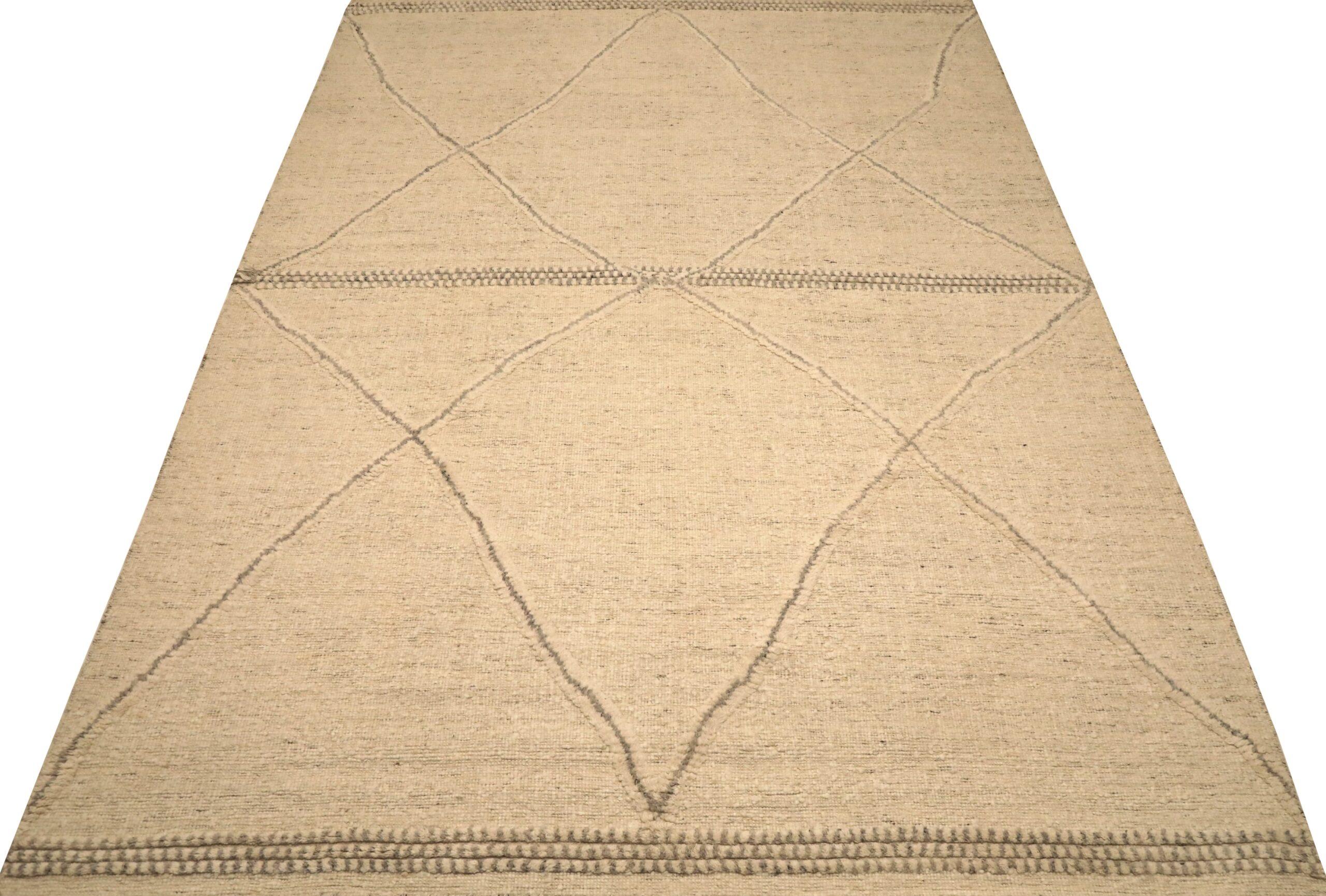 Entdecken Sie die Eleganz der indisch-marokkanischen Teppiche von Circa 1990. Dieses exklusive Design aus Wolle und Elfenbein ist perfekt, um Ihren Raum zu verschönern.