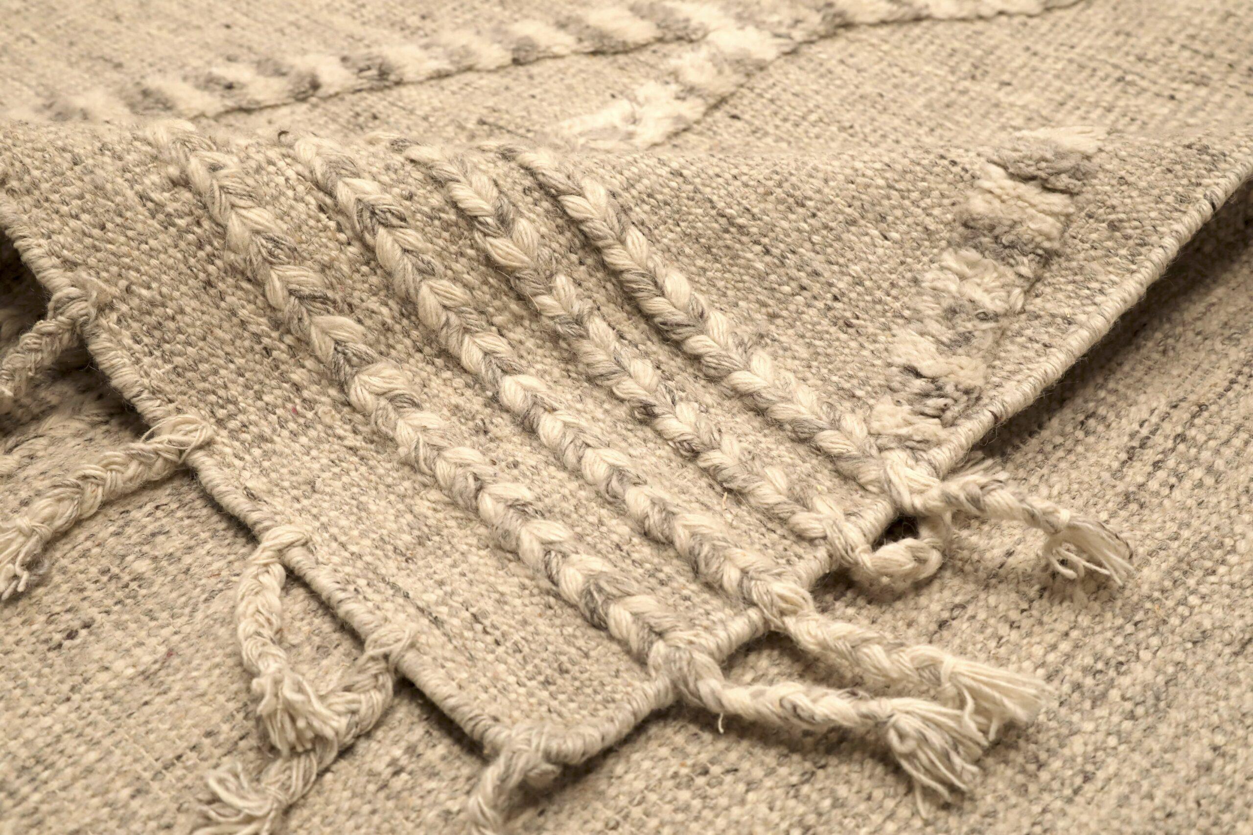 Marokkanische Teppiche aus Indien – Wolle in elfenbeinfarbenem Design – 96570 (Indisch) im Angebot