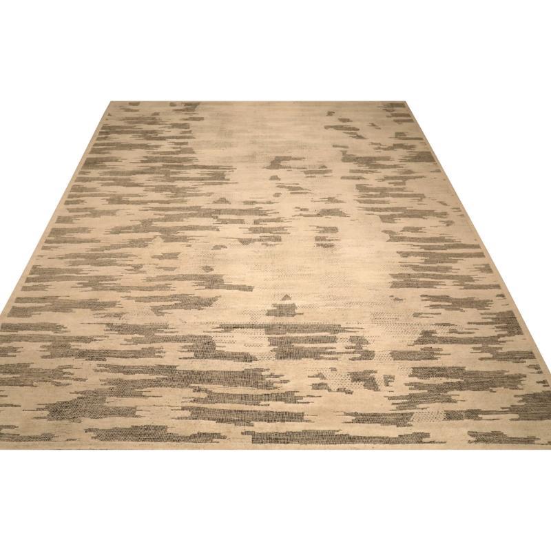 Découvrez l'élégance de l'Inde marocaine qui présente le tapis Over Size de Circa 1990. Conçu avec de la laine et du Design/One, ce design exclusif est parfait pour mettre en valeur votre espace.