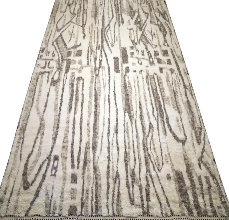 Entdecken Sie die Eleganz von India Moroccan mit dem Over Size Rug von CIRCA 1990. Dieses exklusive Design aus Wolle und Braun-Elfenbein ist perfekt, um Ihren Raum zu verschönern.
