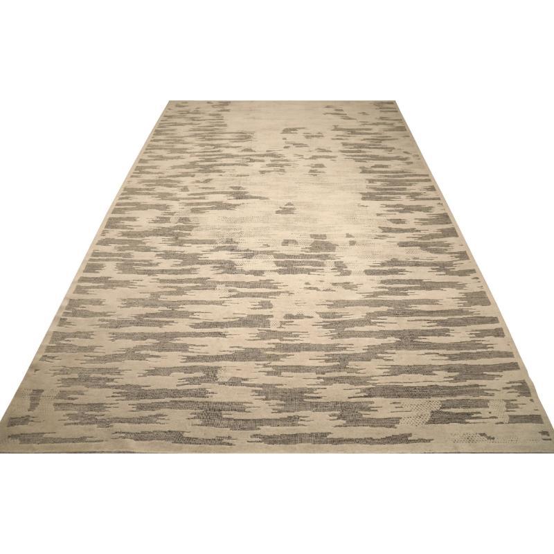 Découvrez l'élégance de l'Inde marocaine qui présente le tapis Over Size de Circa 1990. Conçu avec de la laine et du Design/One, ce design exclusif est parfait pour mettre en valeur votre espace.