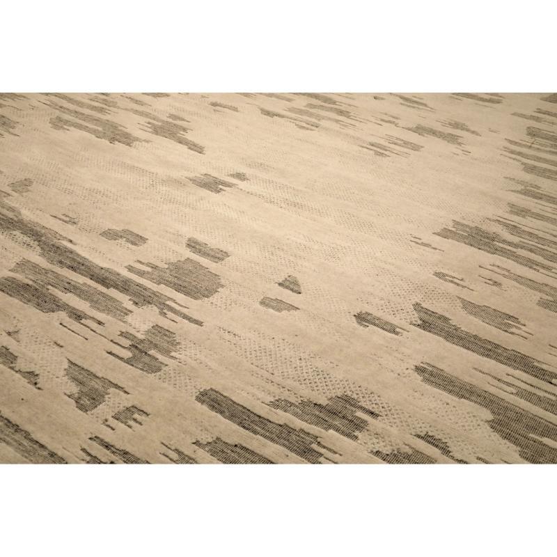 Moderne India Moroccan Over Size Rug - Laine Brown Design/One - 94535 en vente