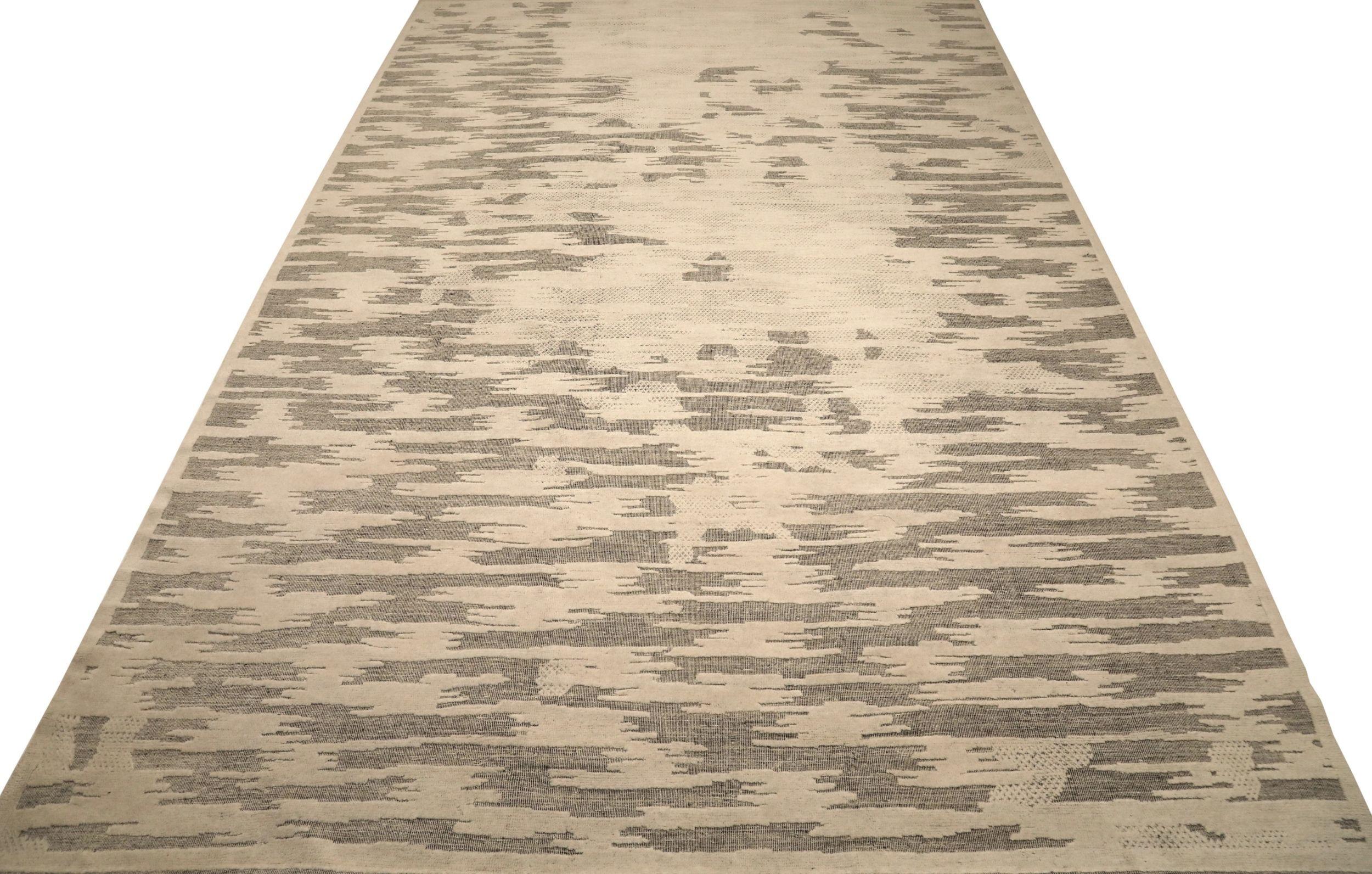 Entdecken Sie die Eleganz von India Moroccan mit dem Over Size Rug von CIRCA 1990. Dieses exklusive Design aus Wolle und Braun-Elfenbein ist perfekt, um Ihren Raum zu verschönern.
